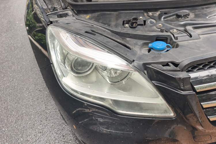 Used Mercedes-Benz R-Class 2014 R 400 4MATIC Luxury Model Right Front Headlight
