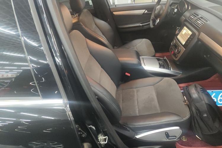 Used Mercedes-Benz R-Class 2014 R 320 4MATIC Business Model Right Front Seat