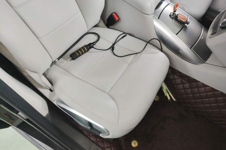 Used Mercedes-Benz R-Class 2014 R 320 4MATIC Business Model Right Front Seat