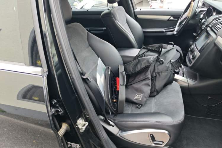 Used Mercedes-Benz R-Class 2014 R 320 4MATIC Business Model Right Front Seat
