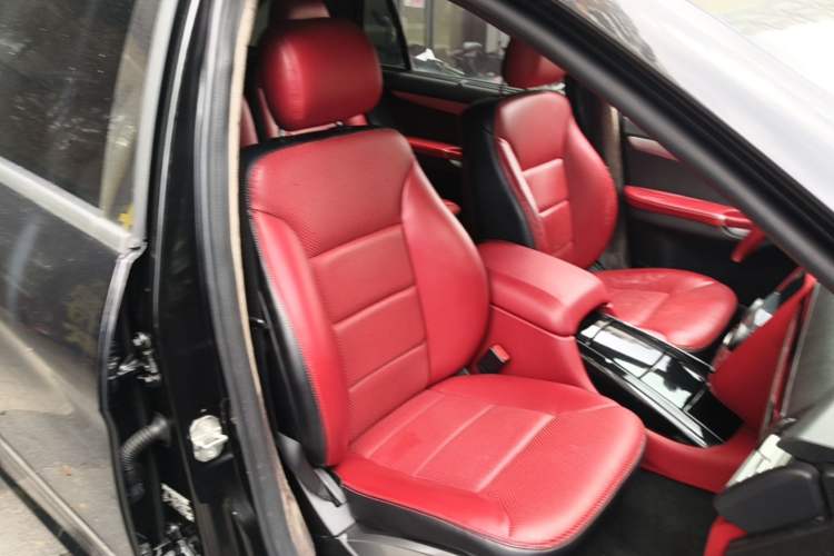 Used Mercedes-Benz R-Class 2014 R 320 4MATIC Business Model Right Front Seat