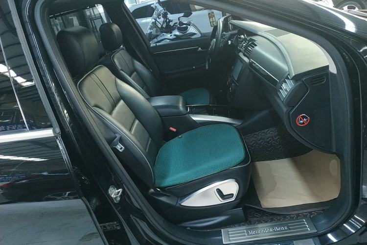 Used Mercedes-Benz R-Class 2014 R 320 4MATIC Luxury Model Right Front Seat