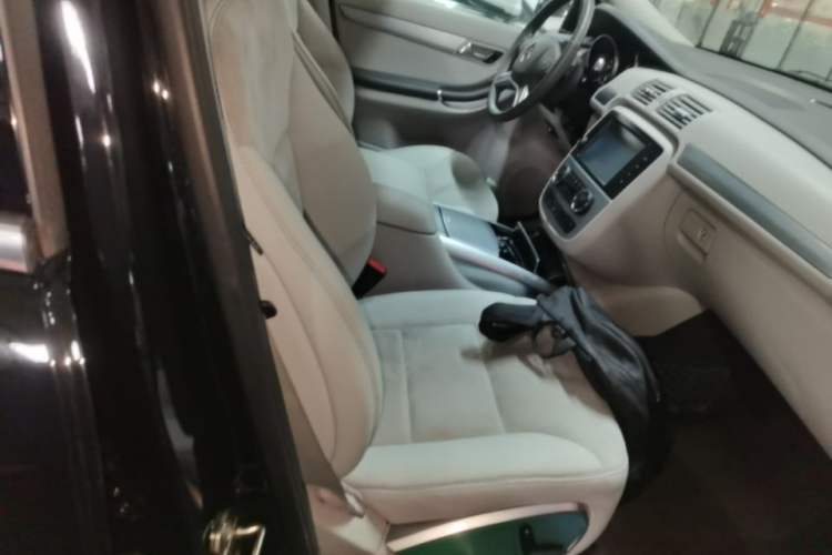 Used Mercedes-Benz R-Class 2014 R 320 4MATIC Business Model Right Front Seat