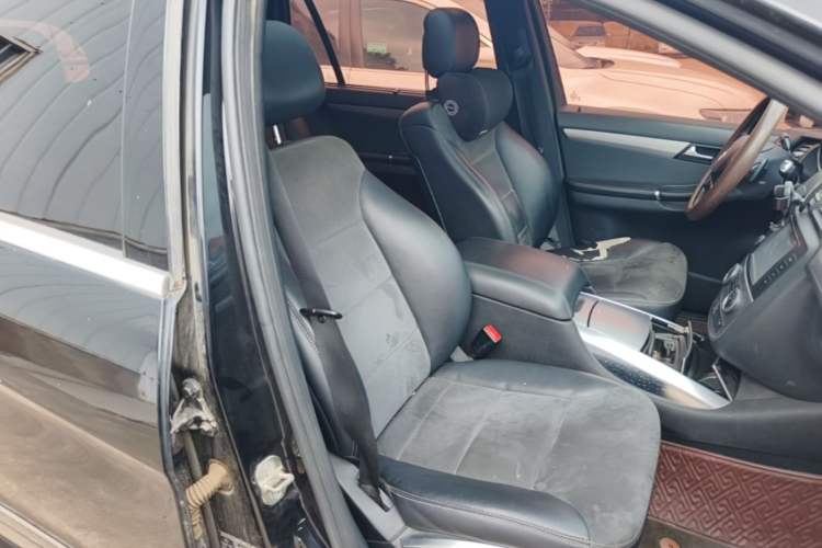 Used Mercedes-Benz R-Class 2014 R 320 4MATIC Business Model Right Front Seat