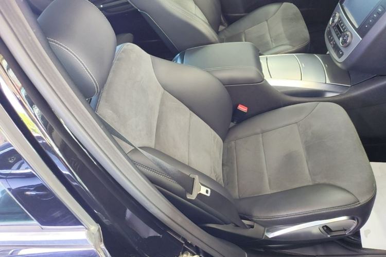 Used Mercedes-Benz R-Class 2014 R 320 4MATIC Business Model Right Front Seat