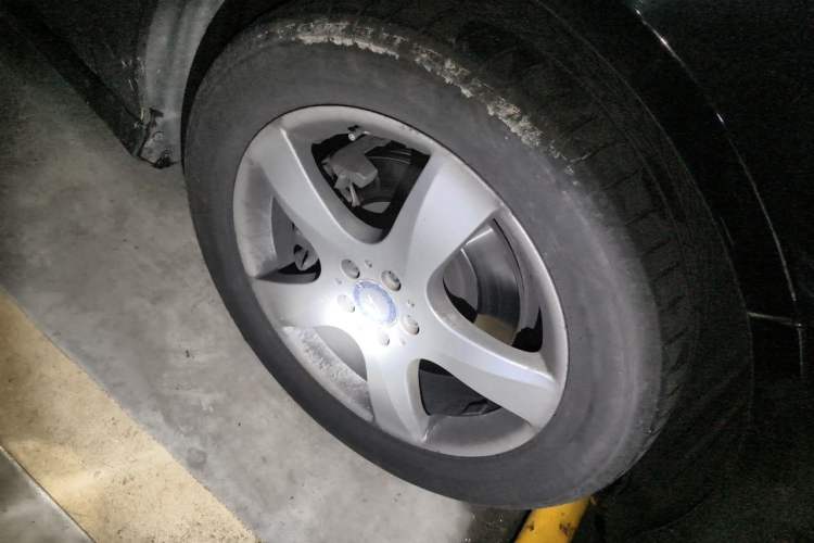 Used Mercedes-Benz R-Class 2014 R 400 4MATIC Business Model Right Front Wheel Hub