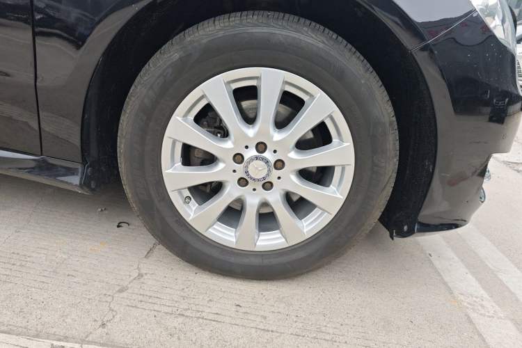 Used Mercedes-Benz R-Class 2014 R 320 4MATIC Business Model Right Front Wheel Hub