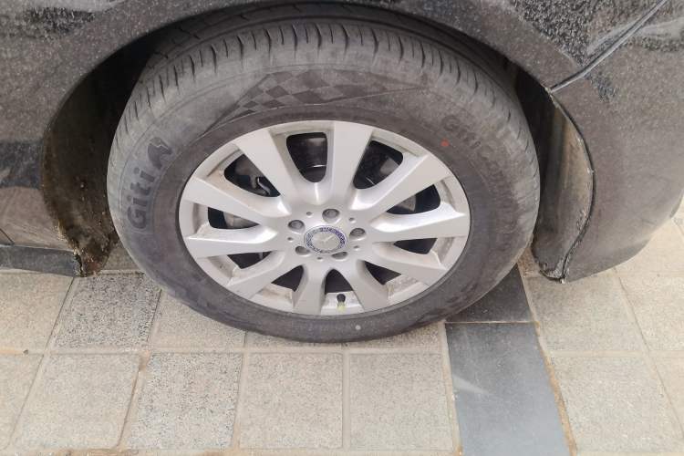 Used Mercedes-Benz R-Class 2014 R 320 4MATIC Business Model Right Front Wheel Hub