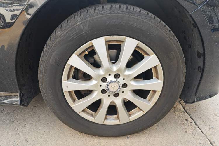 Used Mercedes-Benz R-Class 2014 R 320 4MATIC Business Model Right Front Wheel Hub