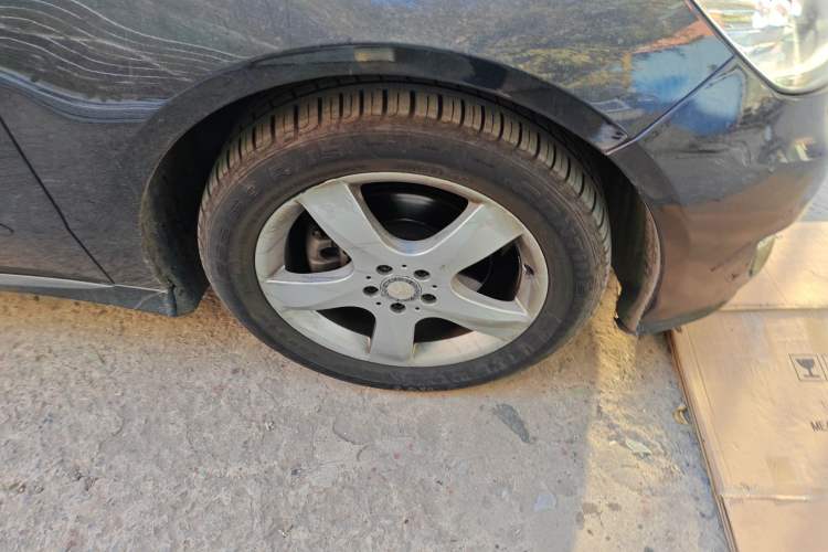 Used Mercedes-Benz R-Class 2014 R 320 4MATIC Luxury Model Right Front Wheel Hub