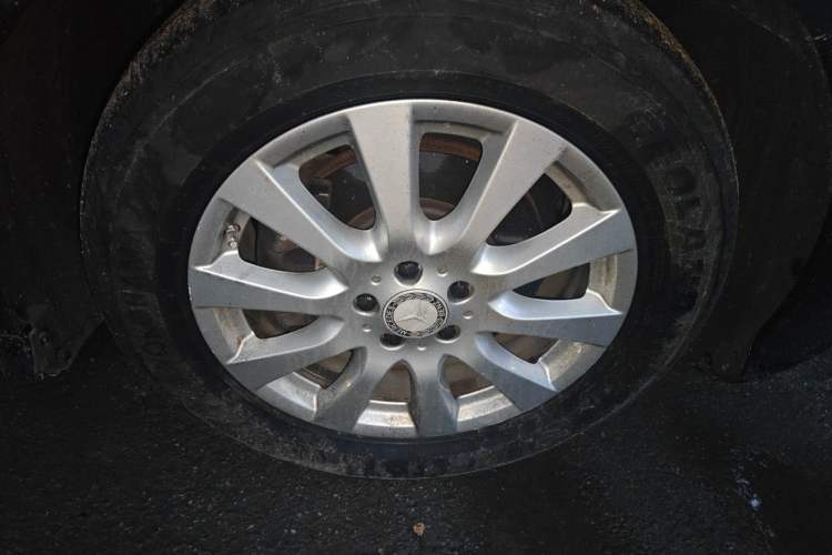 Used Mercedes-Benz R-Class 2014 R 320 4MATIC Luxury Model Right Front Wheel Hub