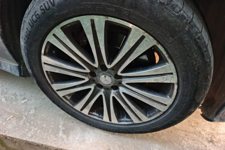 Used Mercedes-Benz R-Class 2014 R 320 4MATIC Luxury Model Right Front Wheel Hub