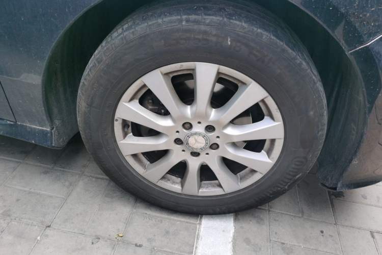 Used Mercedes-Benz R-Class 2014 R 320 4MATIC Business Model Right Front Wheel Hub