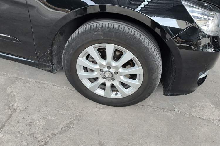 Used Mercedes-Benz R-Class 2014 R 320 4MATIC Business Model Right Front Wheel Hub