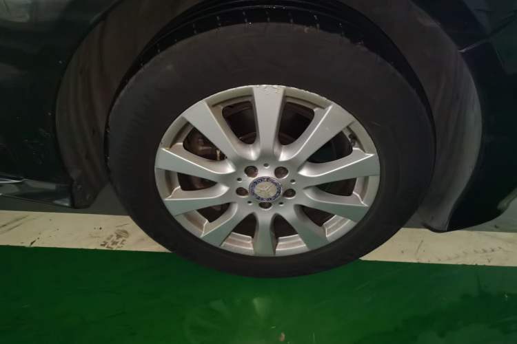 Used Mercedes-Benz R-Class 2014 R 320 4MATIC Business Model Right Front Wheel Hub