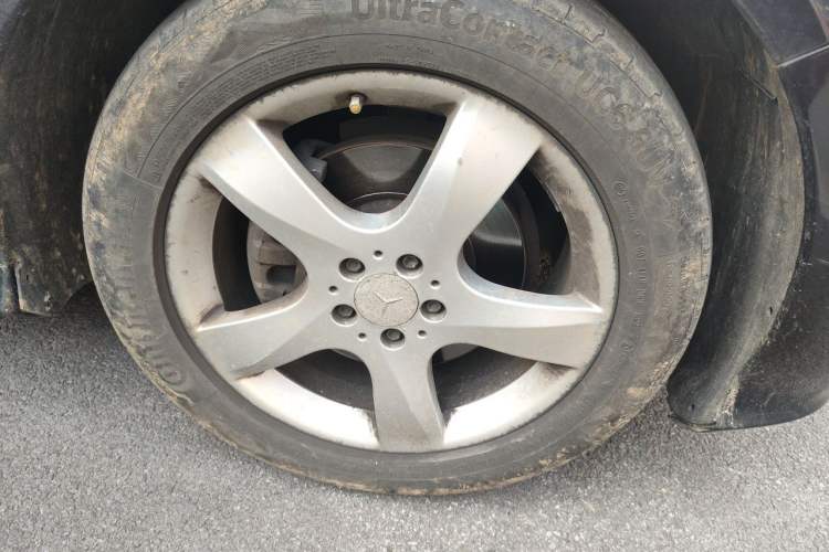 Used Mercedes-Benz R-Class 2014 R 320 4MATIC Luxury Model Right Front Wheel Hub