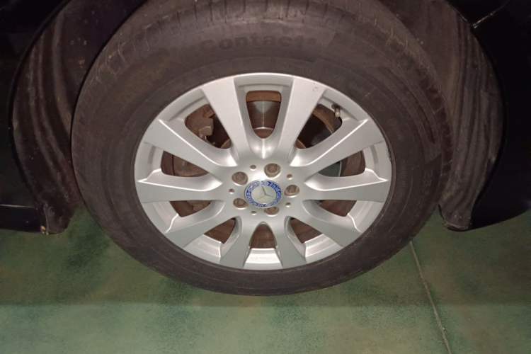 Used Mercedes-Benz R-Class 2014 R 320 4MATIC Business Model Right Front Wheel Hub