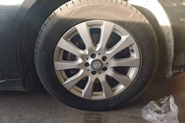 Used Mercedes-Benz R-Class 2014 R 320 4MATIC Business Model Right Front Wheel Hub