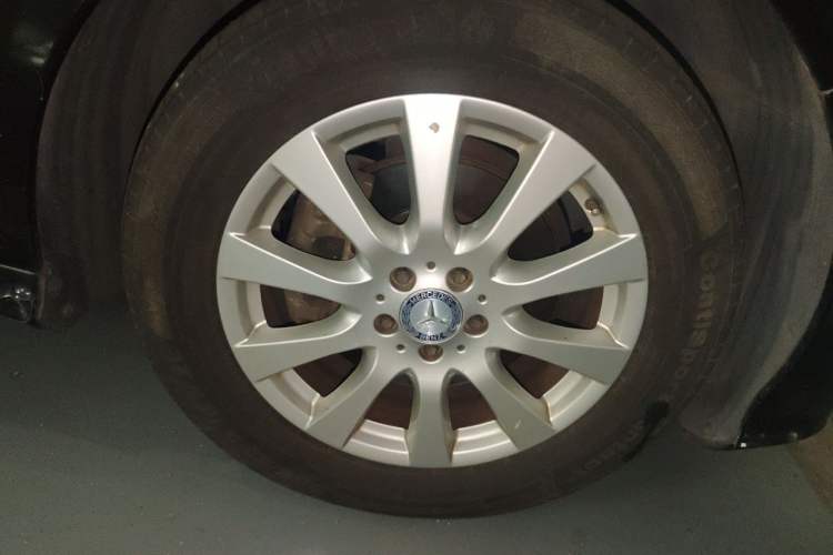 Used Mercedes-Benz R-Class 2014 R 320 4MATIC Business Model Right Front Wheel Hub