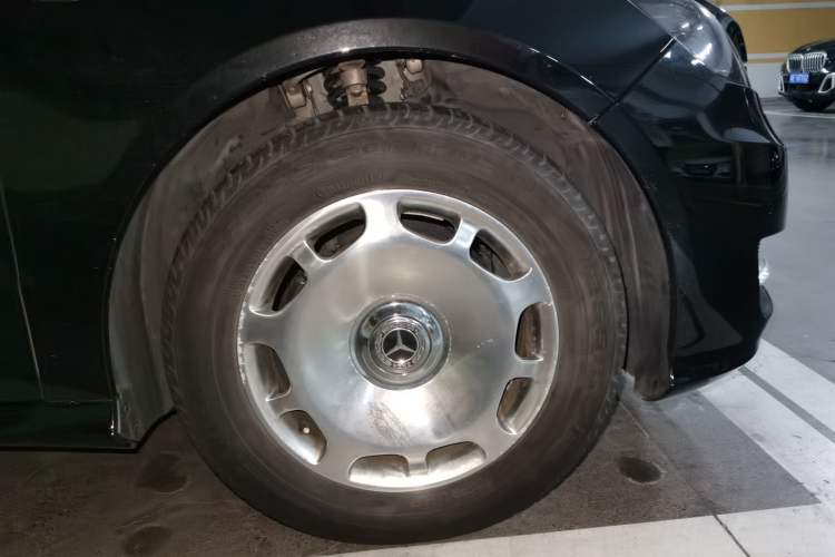 Used Mercedes-Benz R-Class 2014 R 320 4MATIC Business Model Right Front Wheel Hub