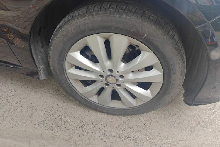 Used Mercedes-Benz R-Class 2014 R 400 4MATIC Luxury Model Right Front Wheel Hub