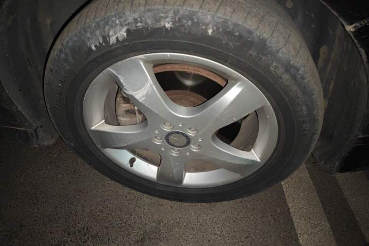 Used Mercedes-Benz R-Class 2014 R 400 4MATIC Business Model Right Front Wheel Hub