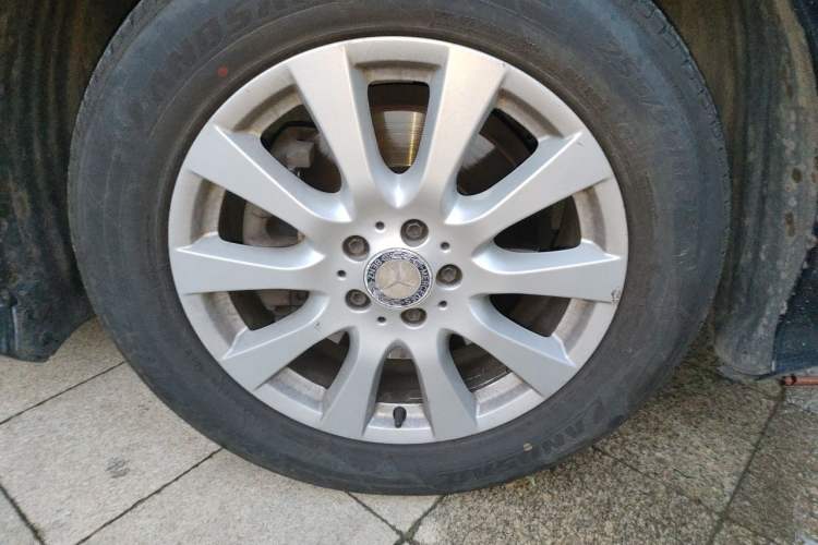 Used Mercedes-Benz R-Class 2014 R 320 4MATIC Business Model Right Front Wheel Hub