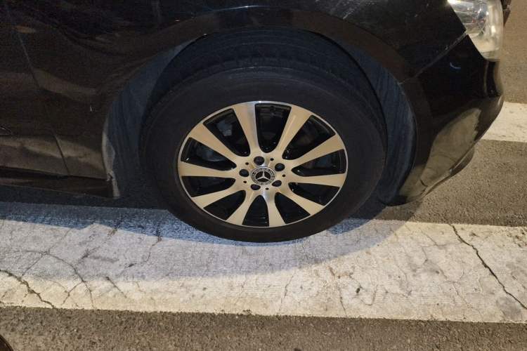 Used Mercedes-Benz R-Class 2014 R 320 4MATIC Business Model Right Front Wheel Hub