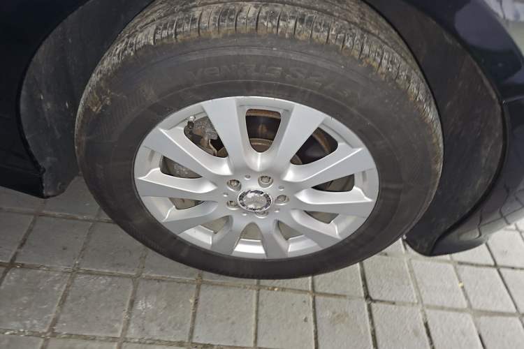 Used Mercedes-Benz R-Class 2014 R 320 4MATIC Business Model Right Front Wheel Hub