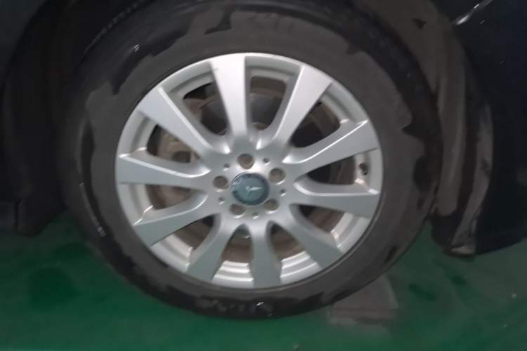 Used Mercedes-Benz R-Class 2014 R 320 4MATIC Luxury Model Right Front Wheel Hub
