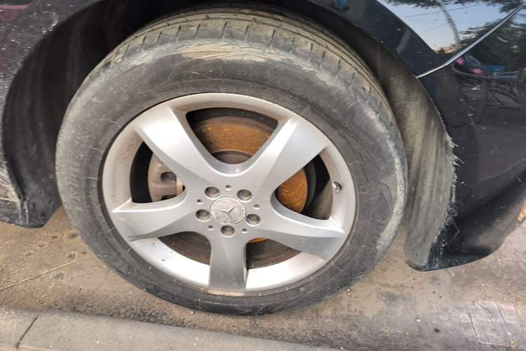 Used Mercedes-Benz R-Class 2014 R 320 4MATIC Luxury Model Right Front Wheel Hub
