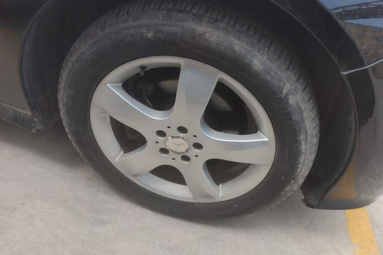 Used Mercedes-Benz R-Class 2014 R 320 4MATIC Luxury Model Right Front Wheel Hub