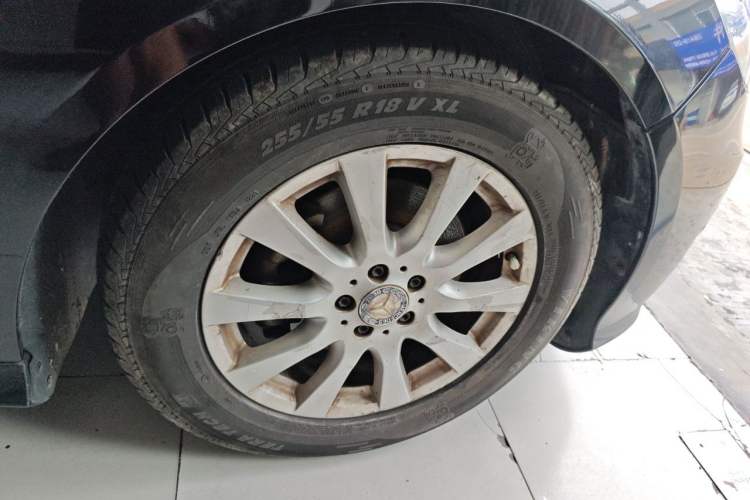 Used Mercedes-Benz R-Class 2014 R 320 4MATIC Business Model Right Front Wheel Hub
