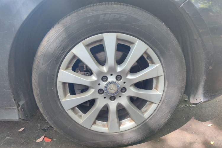 Used Mercedes-Benz R-Class 2014 R 320 4MATIC Luxury Model Right Front Wheel Hub