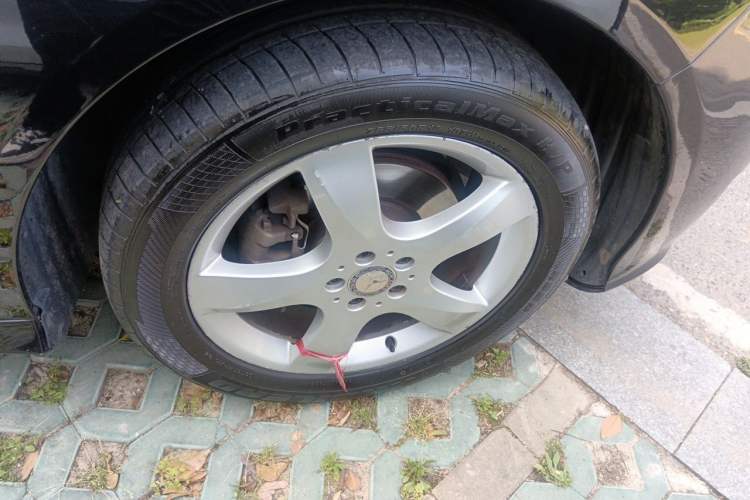 Used Mercedes-Benz R-Class 2014 R 320 4MATIC Luxury Model Right Front Wheel Hub