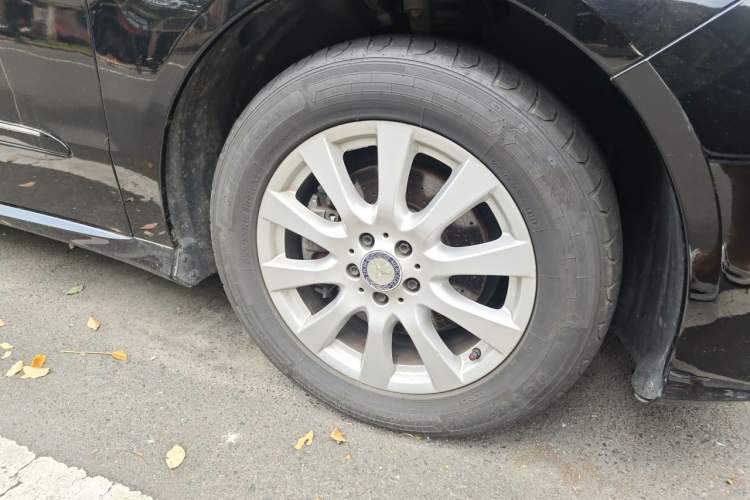 Used Mercedes-Benz R-Class 2014 R 320 4MATIC Business Model Right Front Wheel Hub