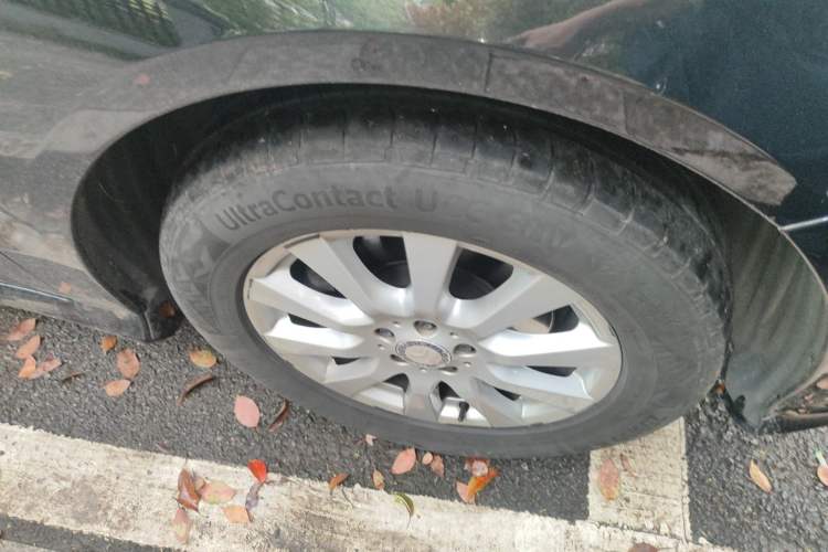 Used Mercedes-Benz R-Class 2014 R 320 4MATIC Business Model Right Front Wheel Hub