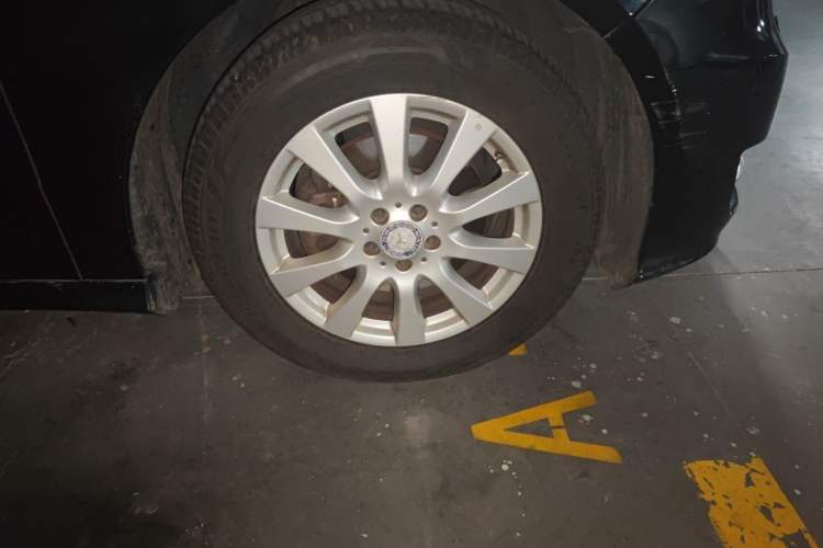 Used Mercedes-Benz R-Class 2014 R 320 4MATIC Business Model Right Front Wheel Hub