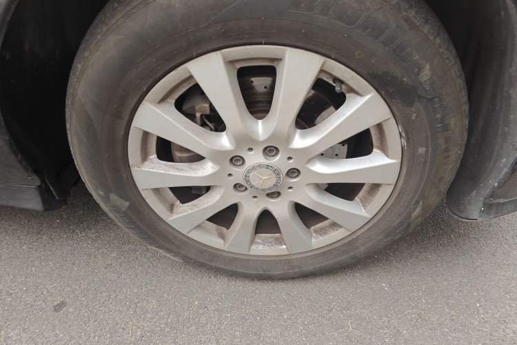 Used Mercedes-Benz R-Class 2014 R 320 4MATIC Business Model Right Front Wheel Hub