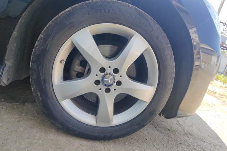 Used Mercedes-Benz R-Class 2014 R 320 4MATIC Luxury Model Right Front Wheel Hub