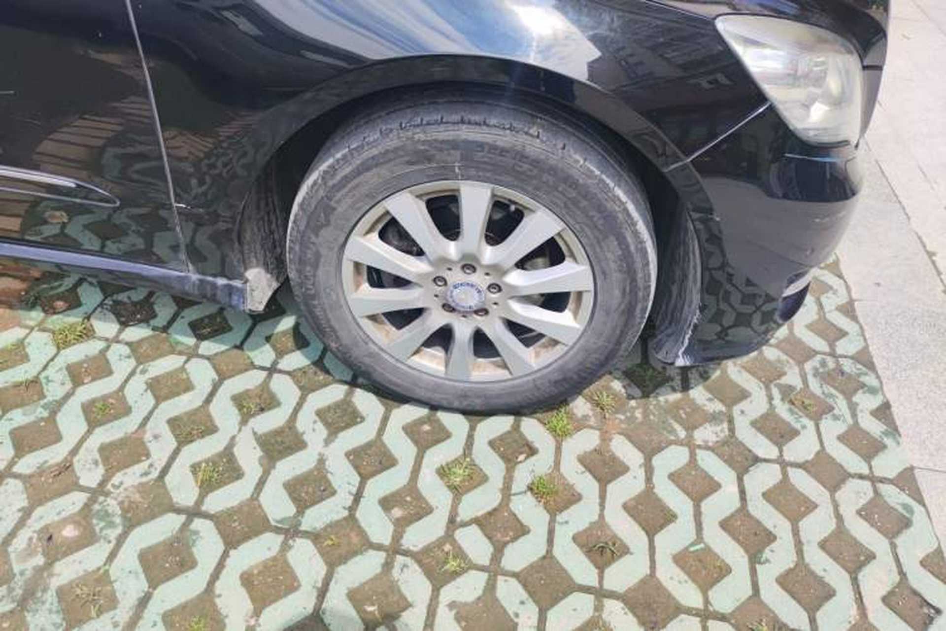 Used Mercedes-Benz R-Class 2014 R 320 4MATIC Business Model Right Front Wheel Hub