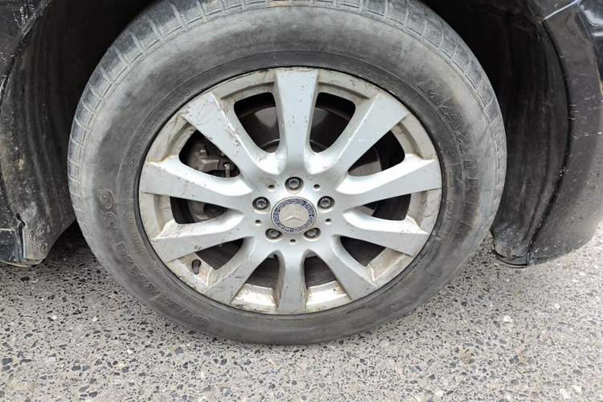 Used Mercedes-Benz R-Class 2014 R 320 4MATIC Business Model Right Front Wheel Hub