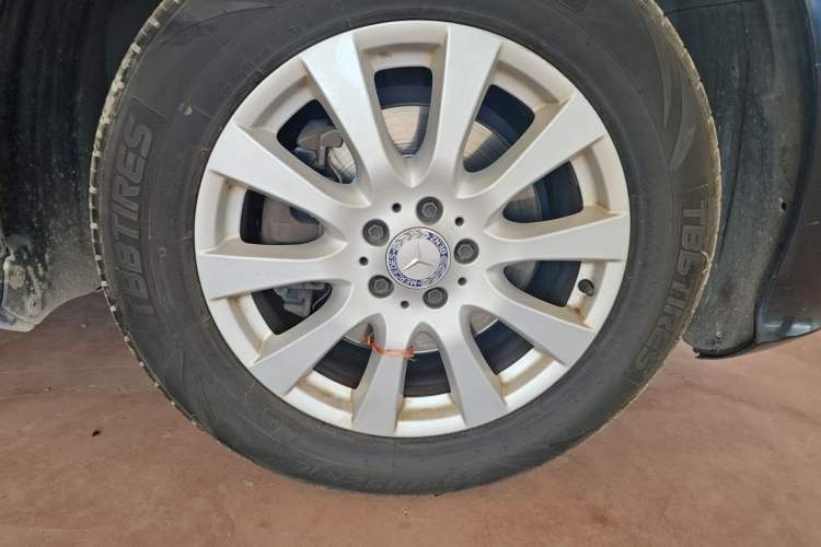 Used Mercedes-Benz R-Class 2014 R 320 4MATIC Business Model Right Front Wheel Hub