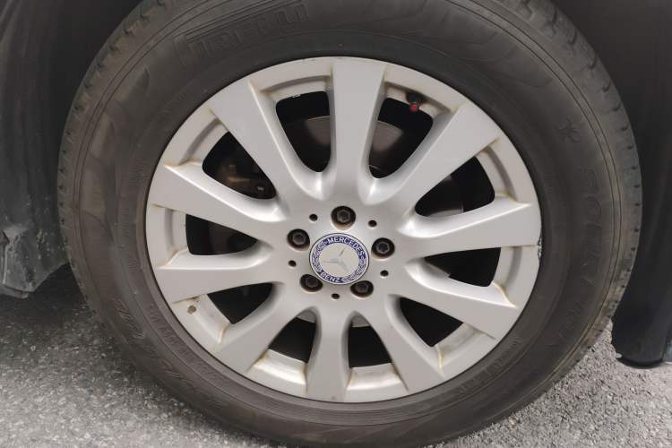 Used Mercedes-Benz R-Class 2014 R 320 4MATIC Business Model Right Front Wheel Hub