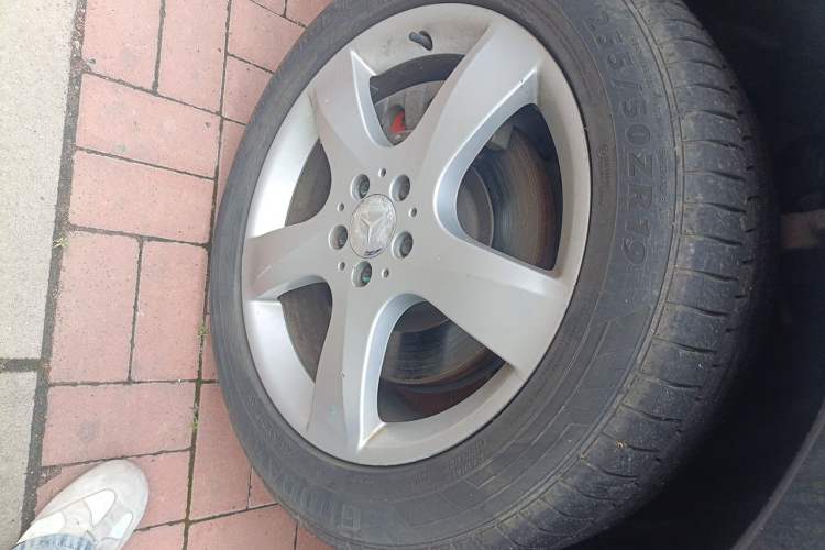 Used Mercedes-Benz R-Class 2014 R 400 4MATIC Business Model Right Front Wheel Hub