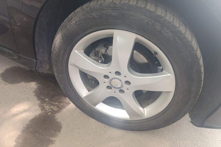 Used Mercedes-Benz R-Class 2014 R 320 4MATIC Luxury Model Right Front Wheel Hub