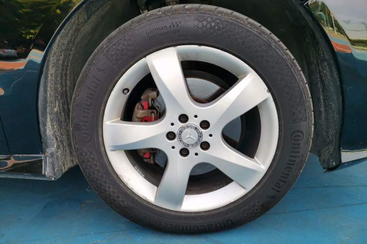 Used Mercedes-Benz R-Class 2014 R 320 4MATIC Luxury Model Right Front Wheel Hub