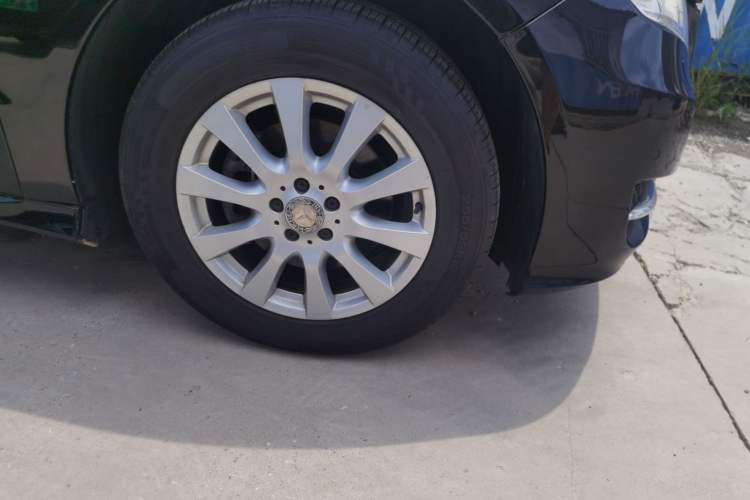 Used Mercedes-Benz R-Class 2014 R 320 4MATIC Luxury Model Right Front Wheel Hub