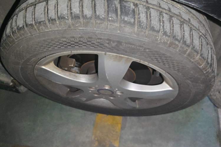 Used Mercedes-Benz R-Class 2014 R 400 4MATIC Business Model Right Front Wheel Hub