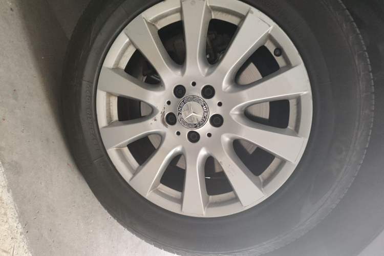 Used Mercedes-Benz R-Class 2014 R 320 4MATIC Business Model Right Front Wheel Hub